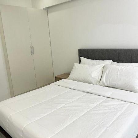 Burgundy Guest Suite Манила Экстерьер фото